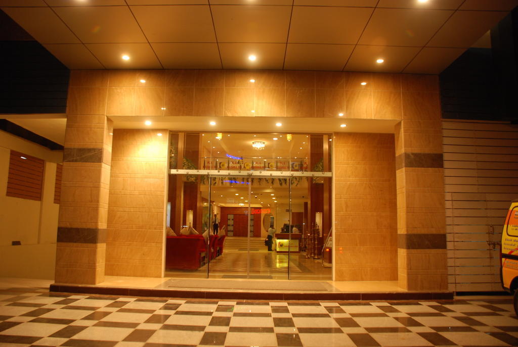 PLA Krishna Inn Tiruchirappalli Exterior foto
